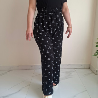 شلوار راحتی زنانه نخی طرح CK نقرهکوب رنگ مشکی مناسب تا سایز 50