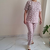 نمای کنار ست راحتی زنانه نخ پنبه طرح گل رنگ صورتی