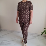 نمای کنار ست راحتی زنانه نخ پنبه طرح گل رنگ قهوه ای