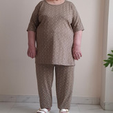 ست خانگی زنانه سایز بزرگ نخ پنبه رنگ شکلاتی شامل تیشرت و شلوار