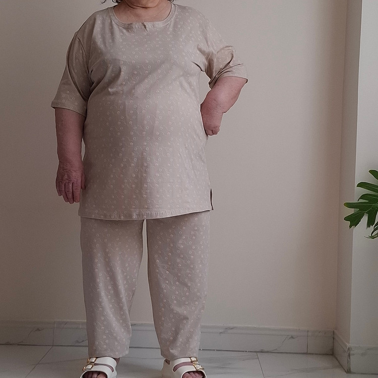 ست خانگی زنانه سایز بزرگ نخ پنبه رنگ کرم شامل تیشرت و شلوار